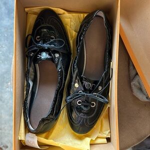 TODs black patent leather flats size 6.5